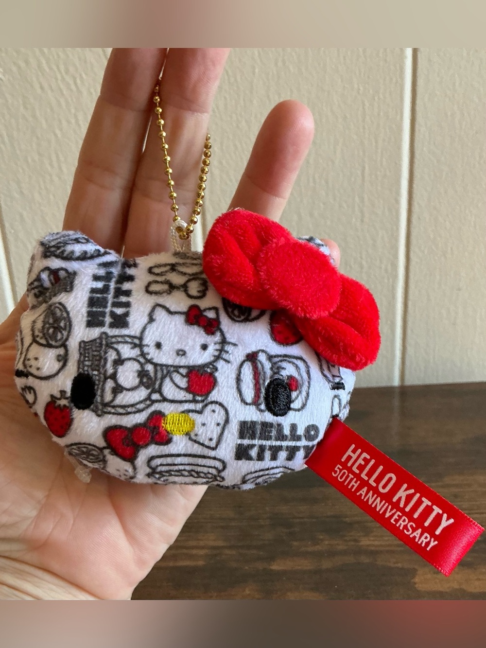 A NWOT Sanrio Hello Kitty Coin Purse Red Hello Kitty 50th Anniversary Keychain